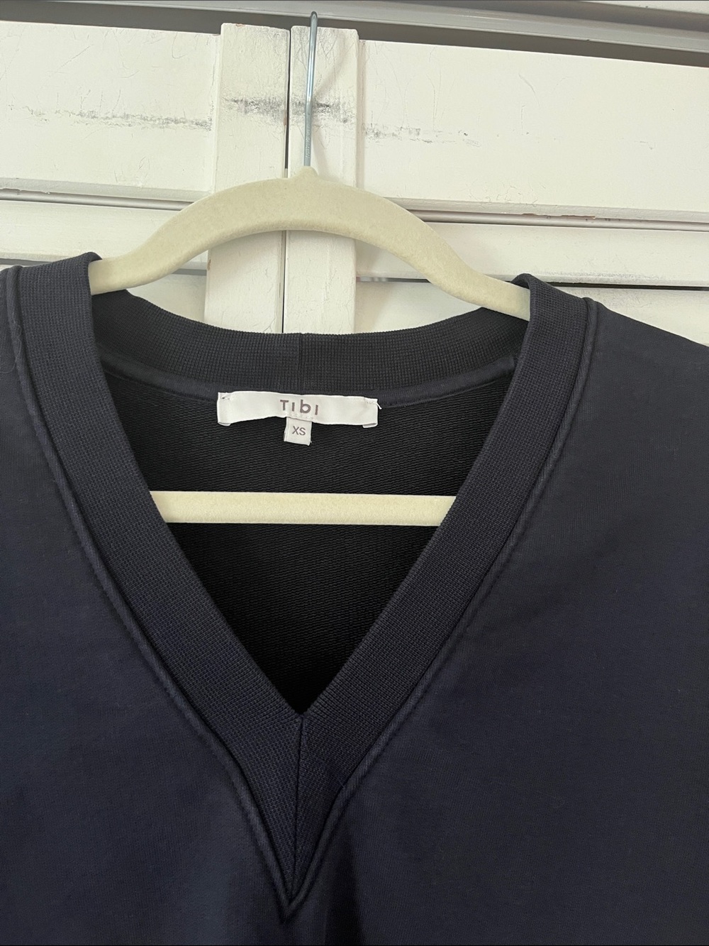Tibi V Neck Sweatshirt Cropped Sz XS Navy Blue - Picture 2 of 4